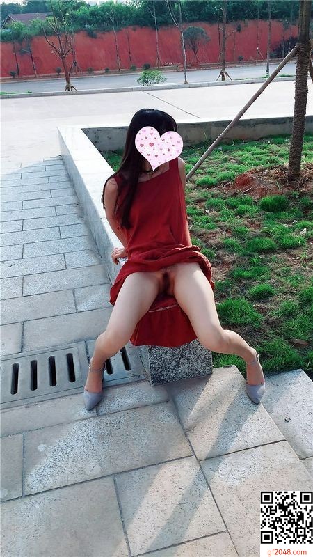幼師情人真矯情，去哪兒都要我拍紅衣裳