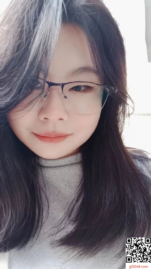 長腿白到發光，絲襪美腿好身材