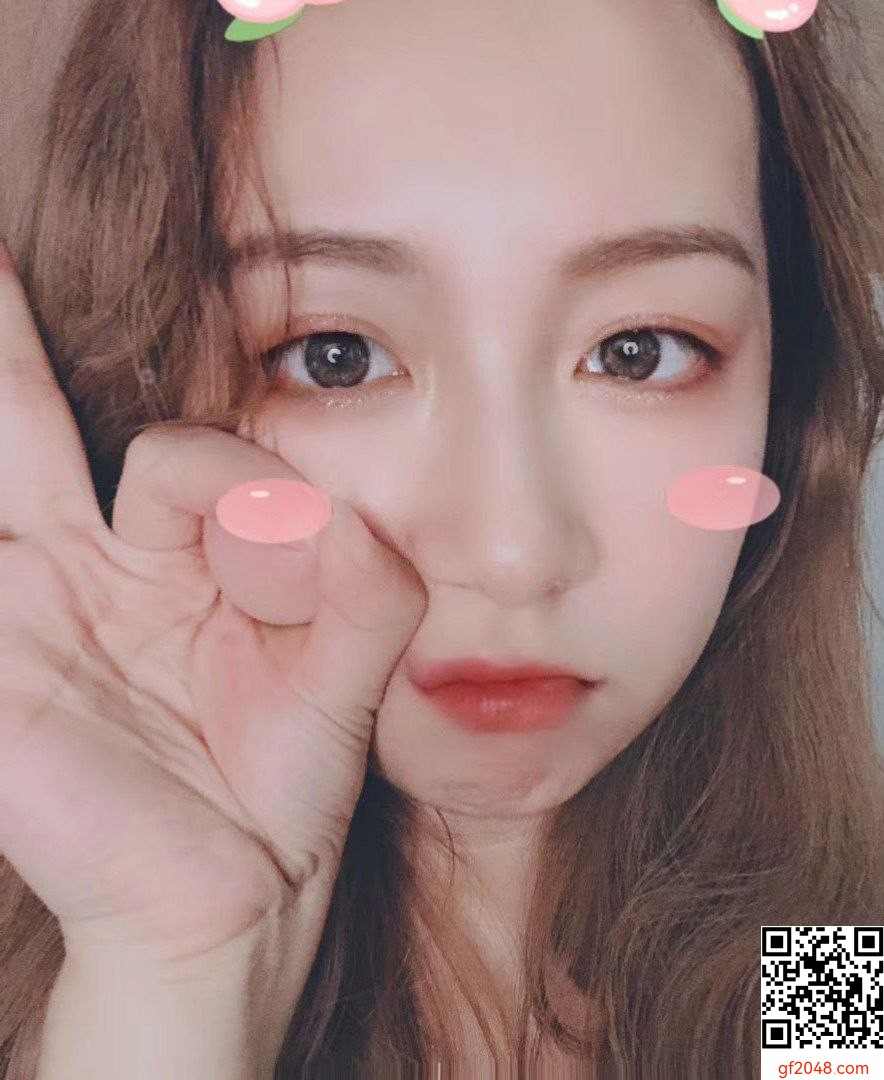 掰开美丽的小穴[10P]