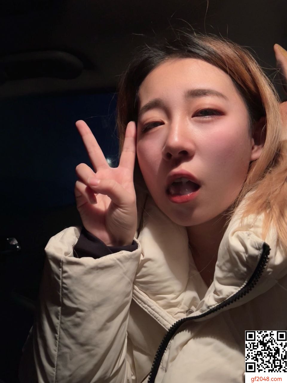 掰开美丽的小穴[10P]