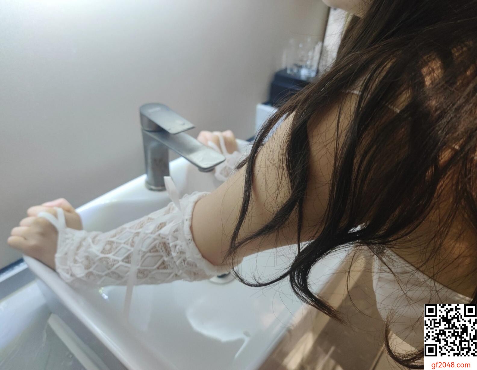 淫荡的女网友穿得这么骚就是要让我干[19P]