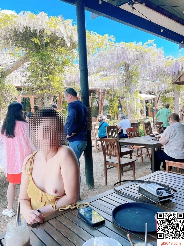 半裸乱窜[14P]