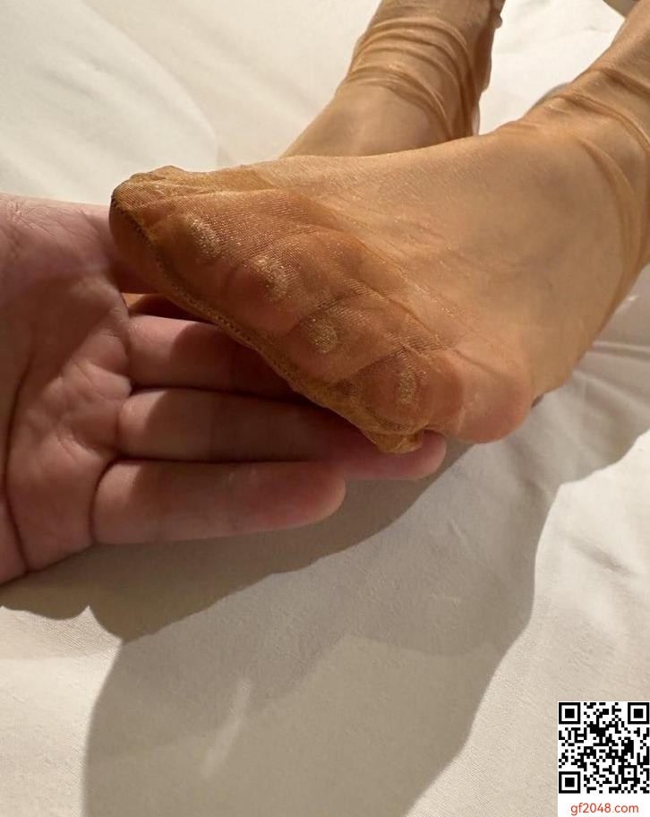黑丝极品妹子每次约出来都要从早干到晚[18P]