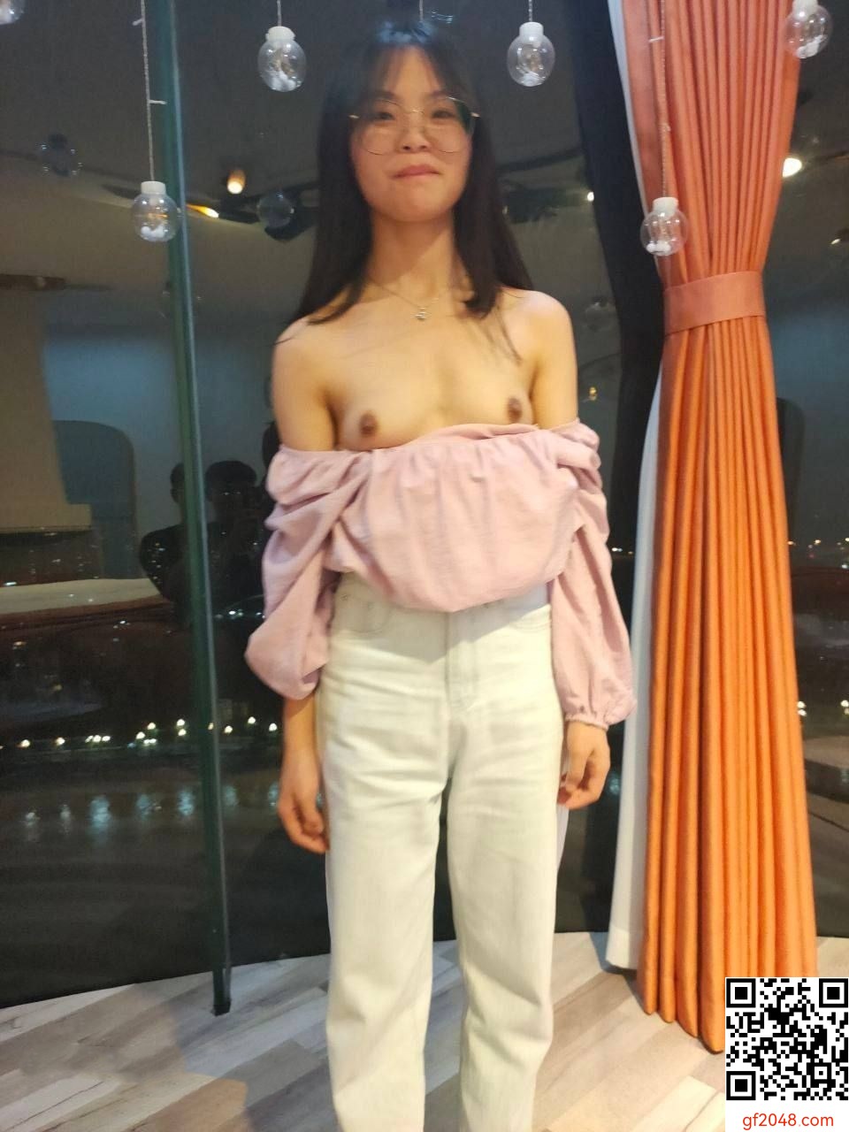 女大学生遭男友流出自拍[11P]