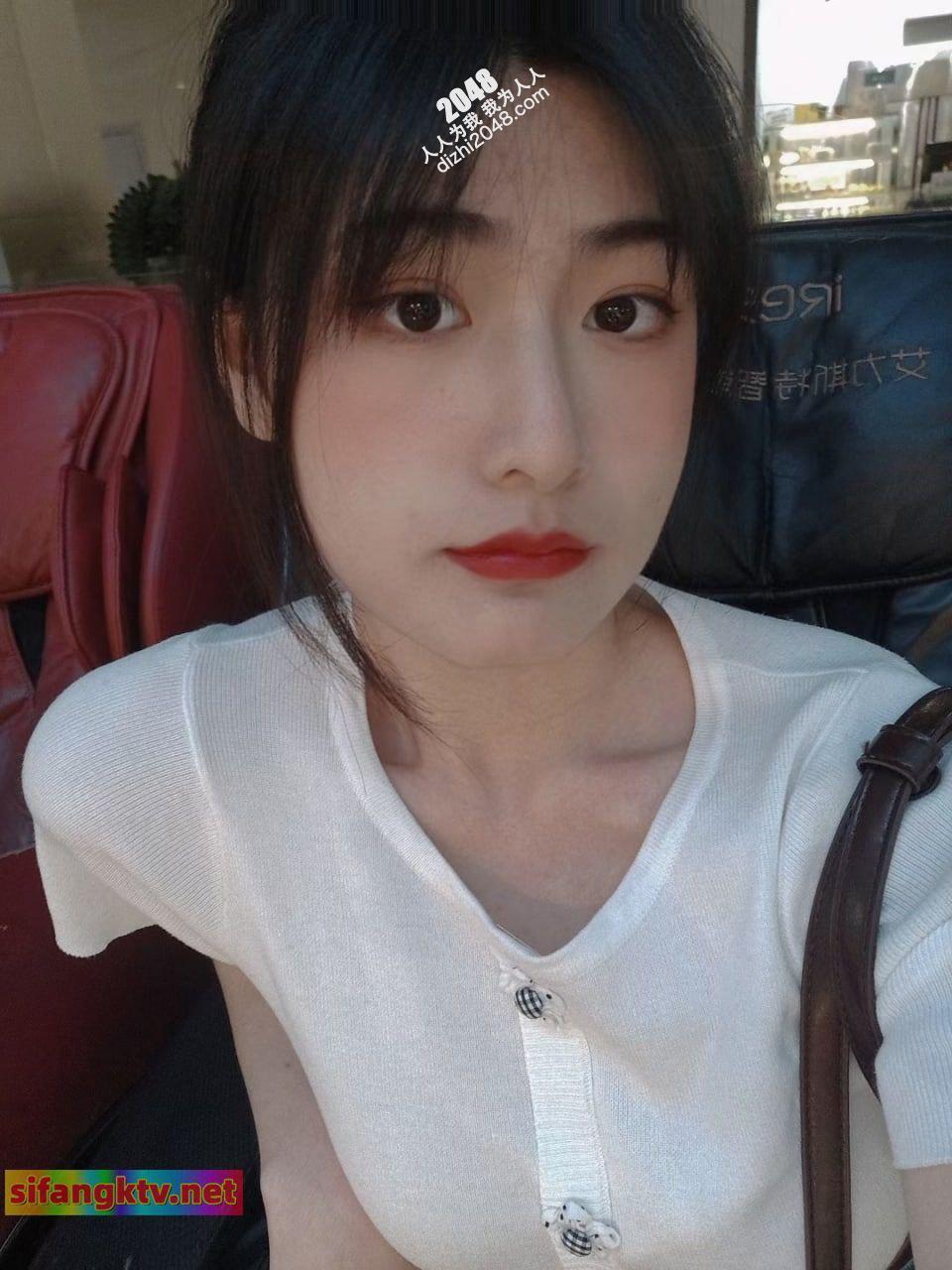 完美蜜桃臀嫩鲍母狗户外道具自慰插出白浆 无套后入骑乘小穴超紧致反差骚逼[25P]