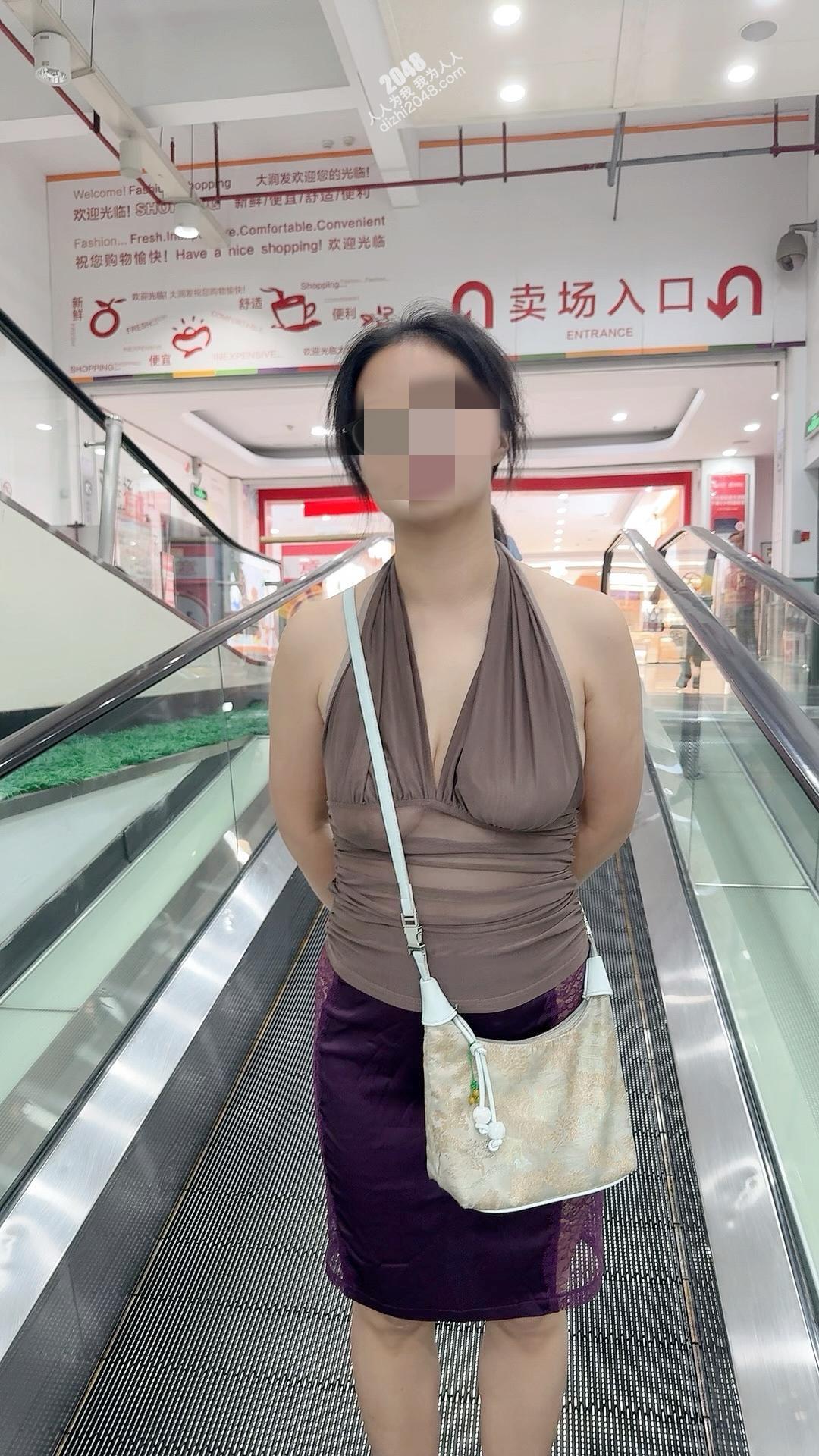 骚妻透视装露出，真空展示大乳晕[19P]