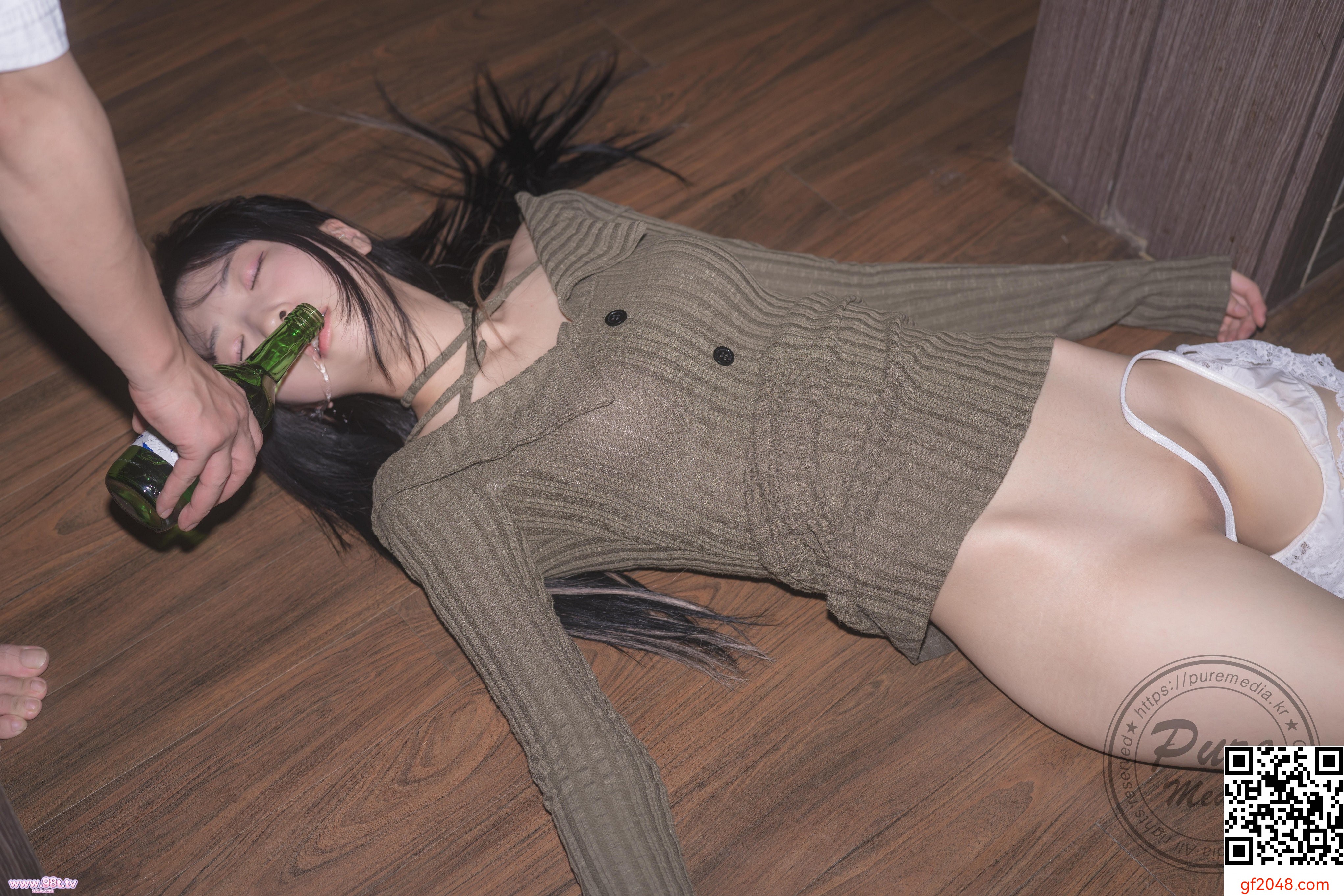 Pure Hina-Black Out Slutty Girl 闺蜜把我灌醉后抛弃马路边幸好有好心小哥哥救我全心全意报答他[244P]