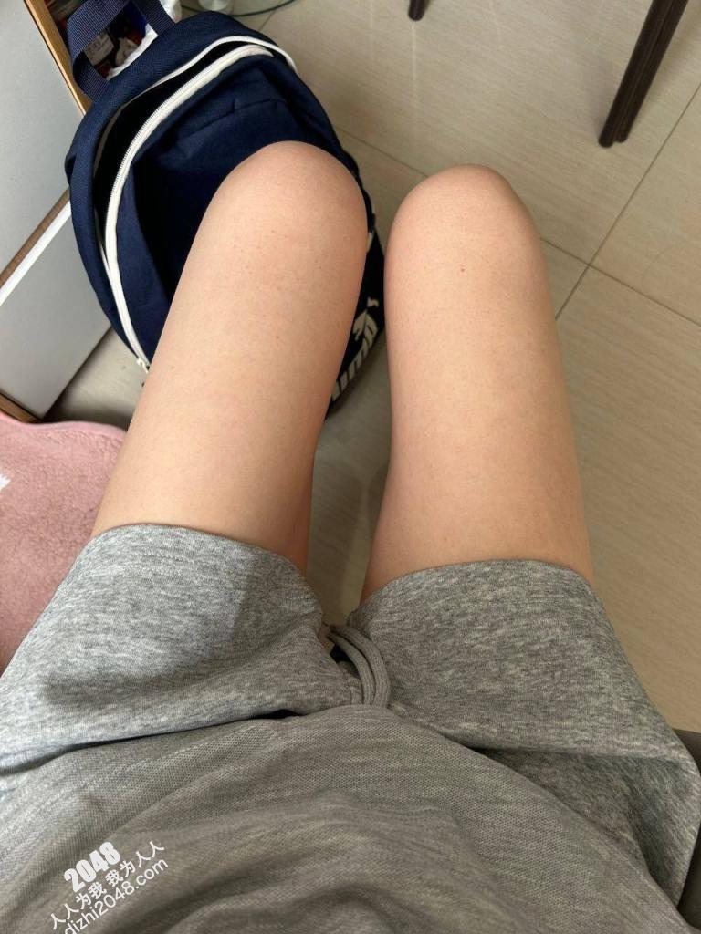 纤细身材可爱风美少女【30p】