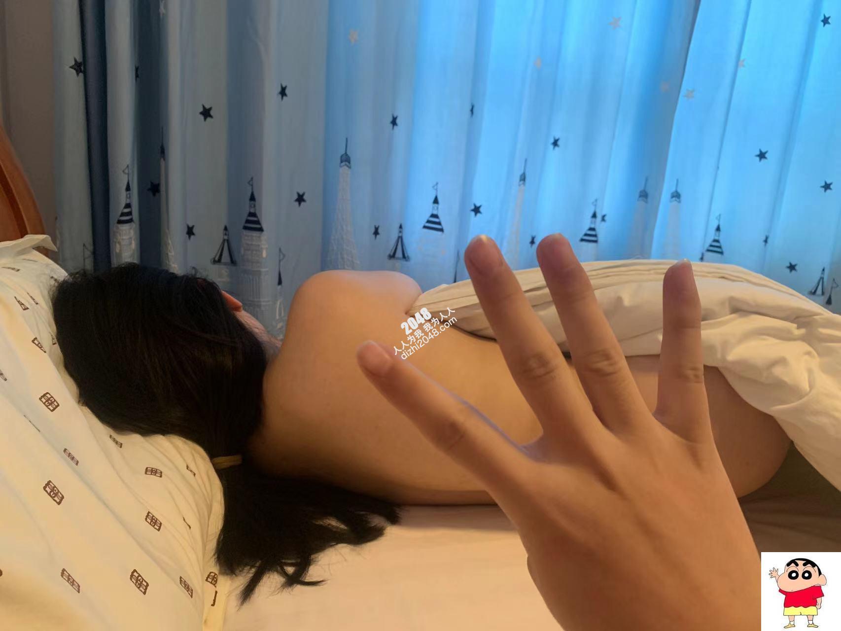 98年超嫩炮友，阴毛稀疏，还没被摩擦过几次，周末趁男友不在，出来约会【17P】