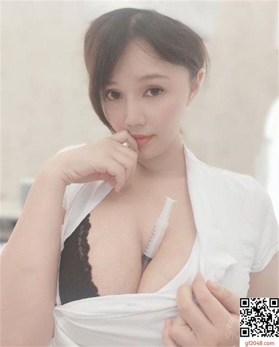[自拍]  K奶女神女郎『張X亞』 火爆私拍  (24P)