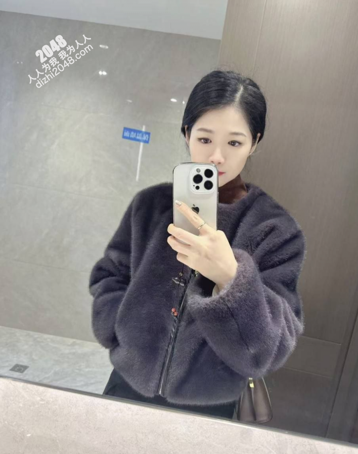气质人妻自拍【24P】