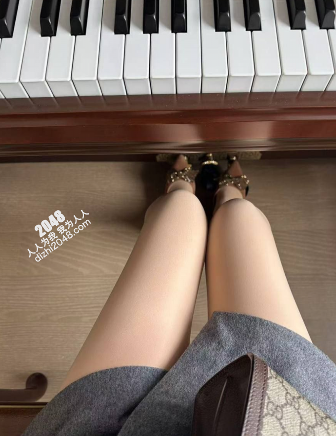 气质人妻自拍【24P】