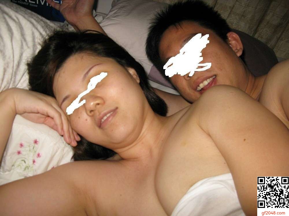 和一位剛離婚的女同事一夜情 [16P]