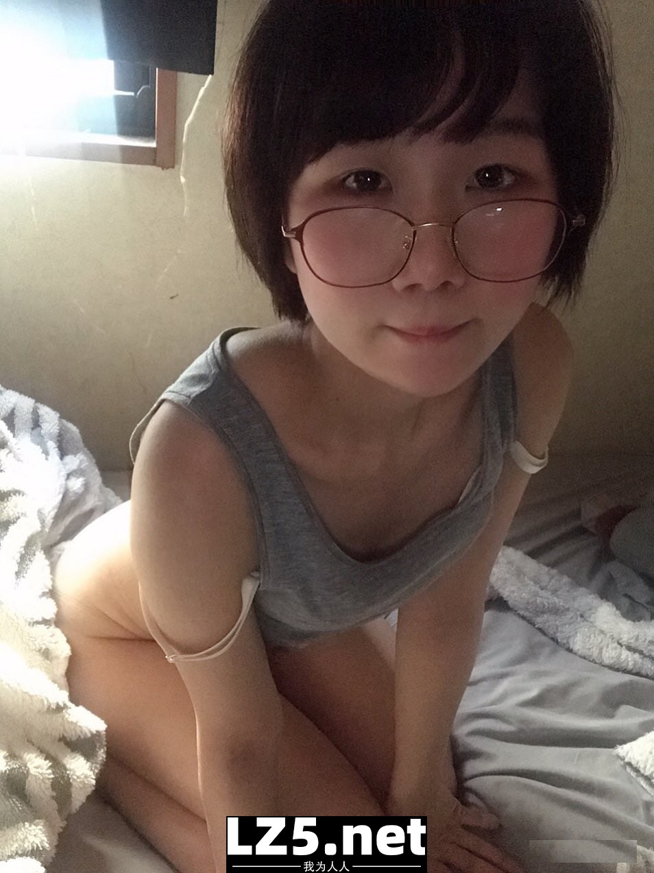 短发妹妹大尺度私拍照流出[10P]