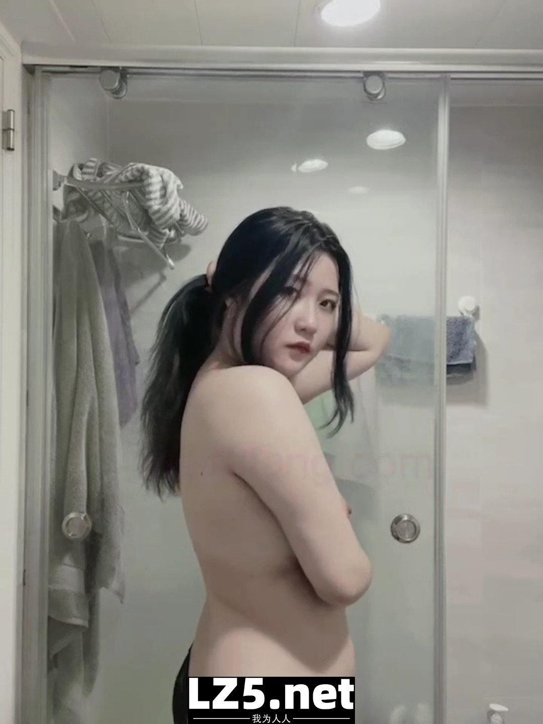 騷騷肉肉妹子  (14P)