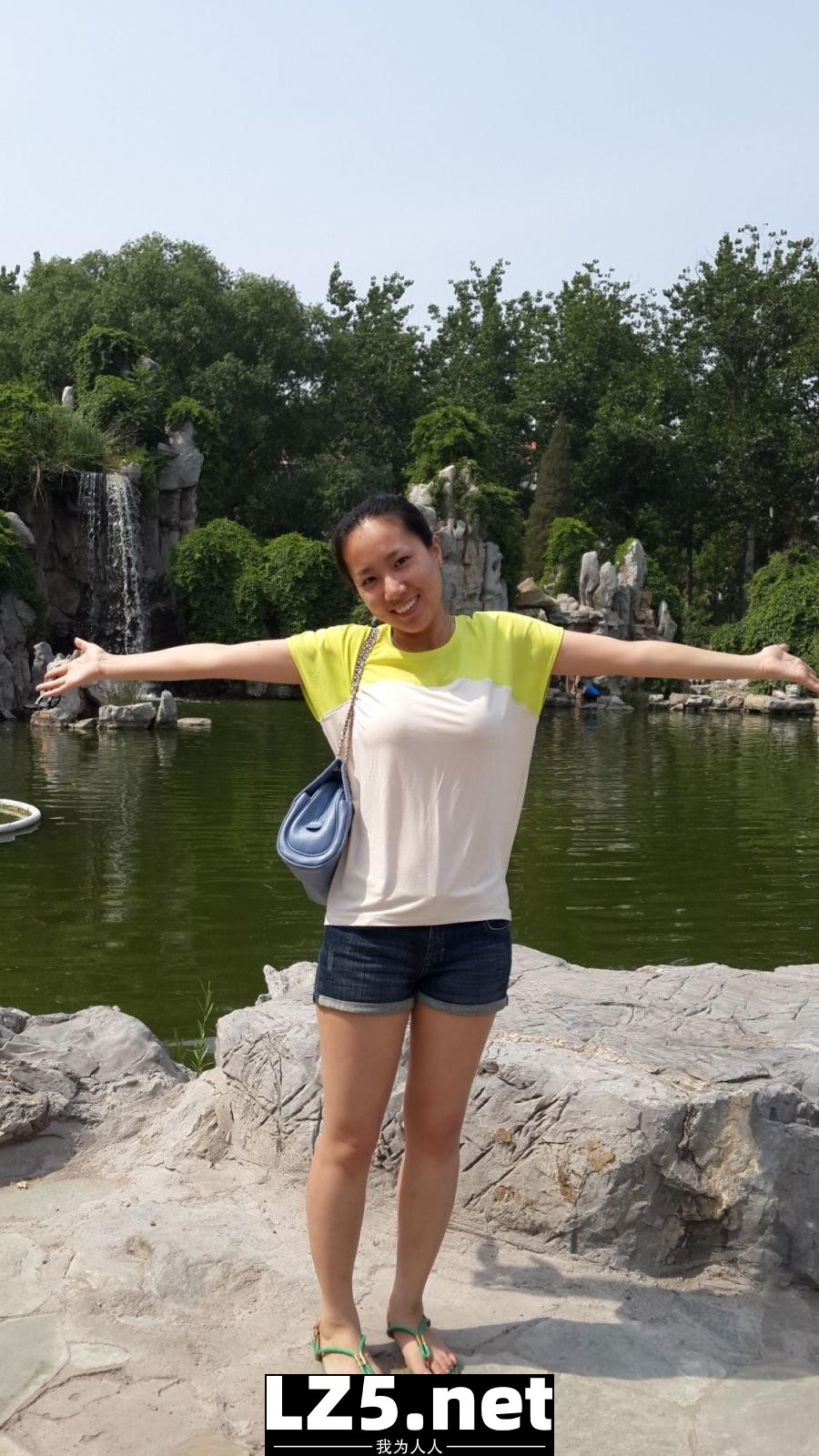 一个30岁的大屁股少妇，在自己就可以拿玩具玩穴了，非常值得偷情的极品反差婊[233P]