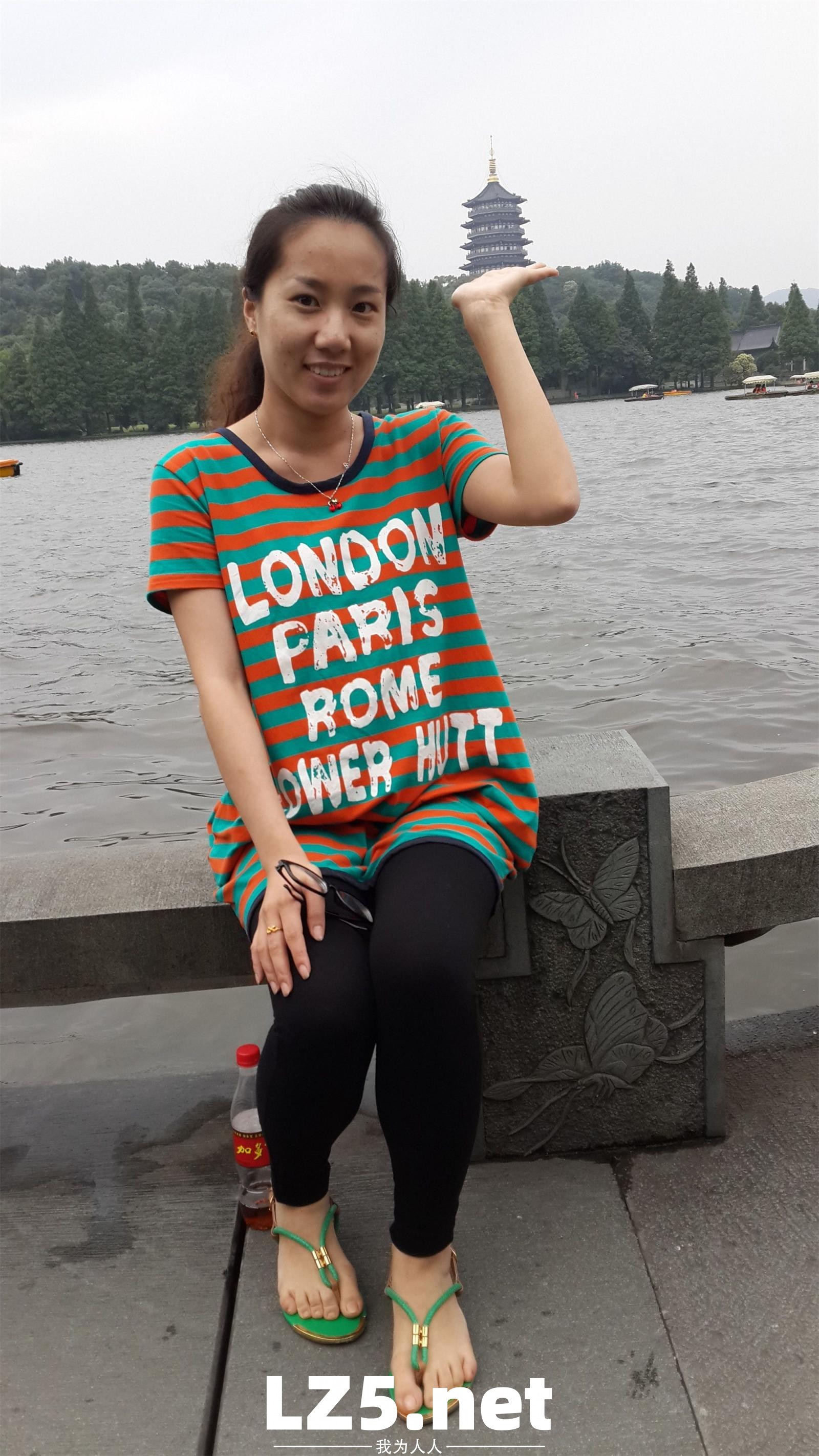 一个30岁的大屁股少妇，在自己就可以拿玩具玩穴了，非常值得偷情的极品反差婊[233P]