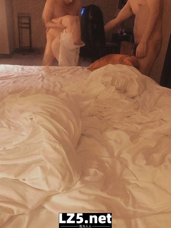 和大家分享性感老婆的魅力  (19P)