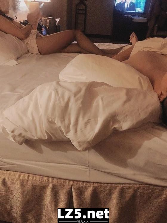 和大家分享性感老婆的魅力  (19P)