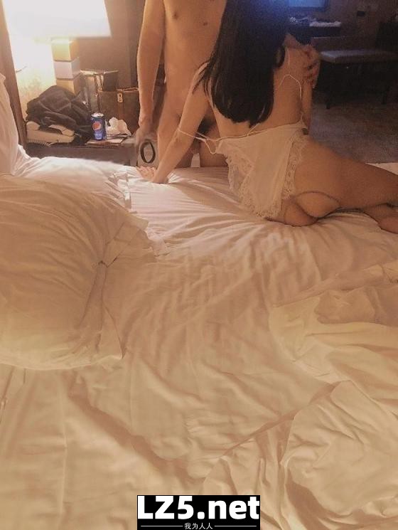 和大家分享性感老婆的魅力  (19P)