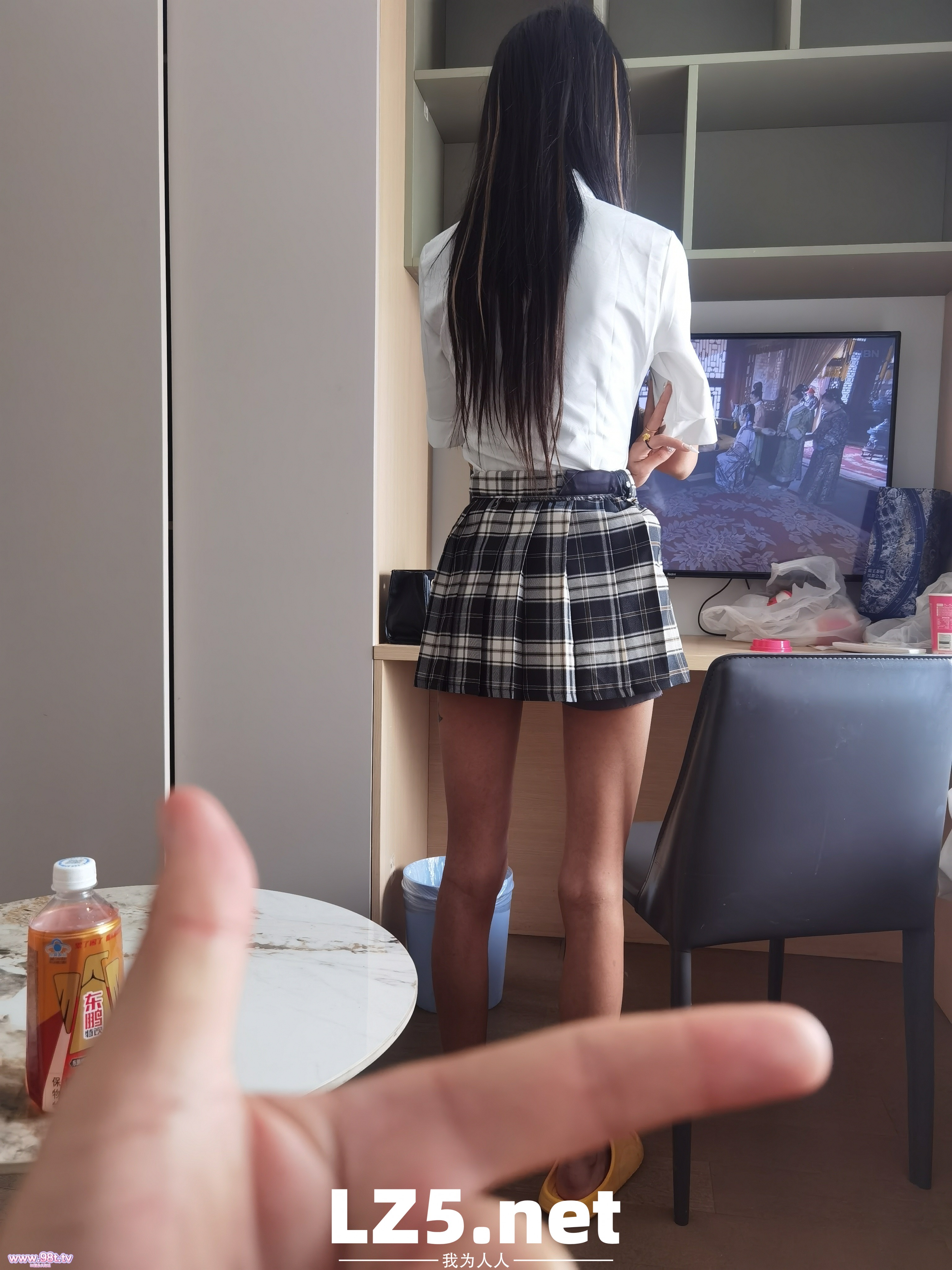 冠绝堂里的顶级美腿 清纯JK加笔直超长美腿 极品排骨身材 学妹气息铺面而来 谁能想到私下是个超级骚货小母狗呢【37P+手势验证】