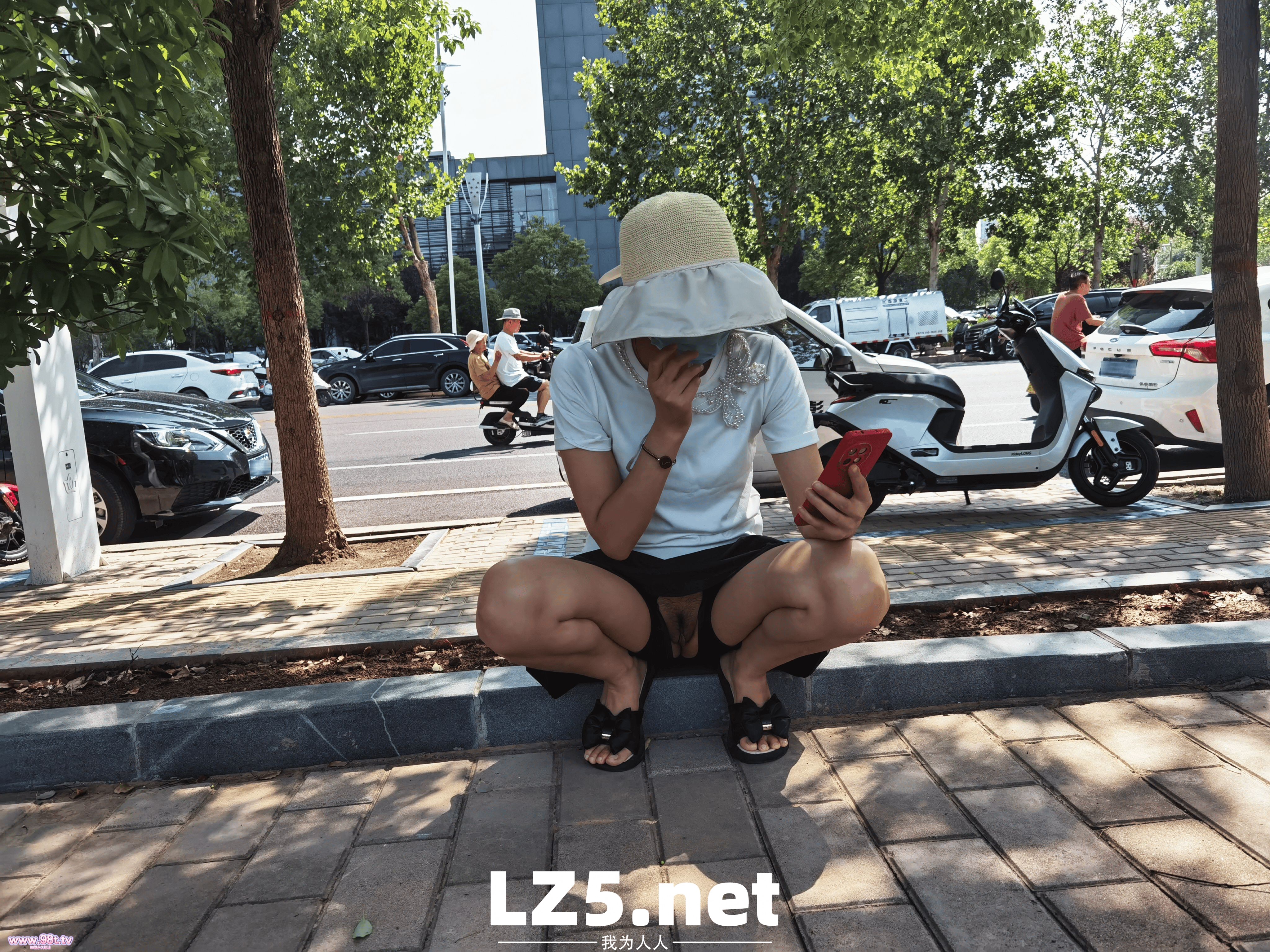 露脸人妻外拍15[33p]
