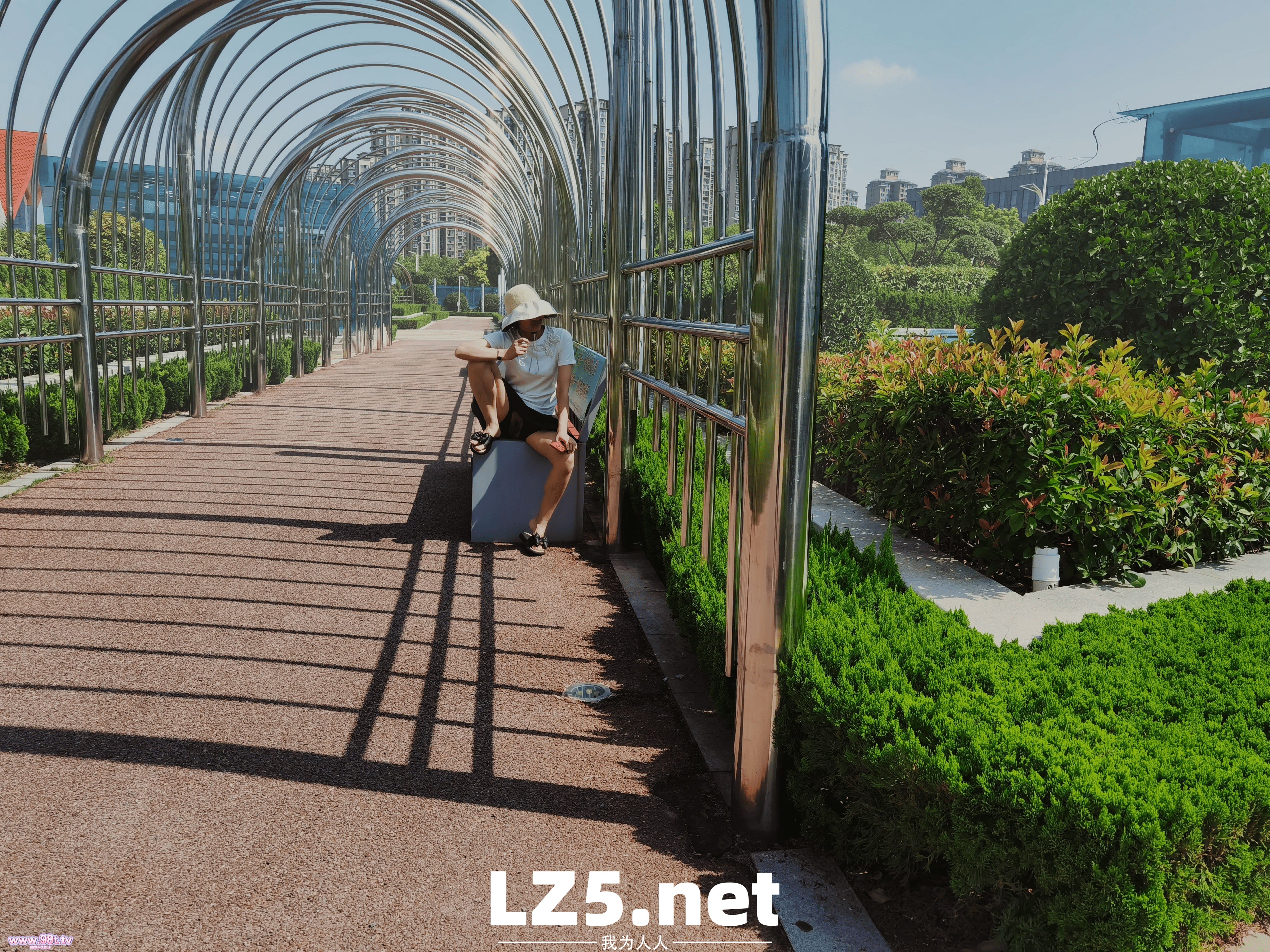 露脸人妻外拍15[33p]