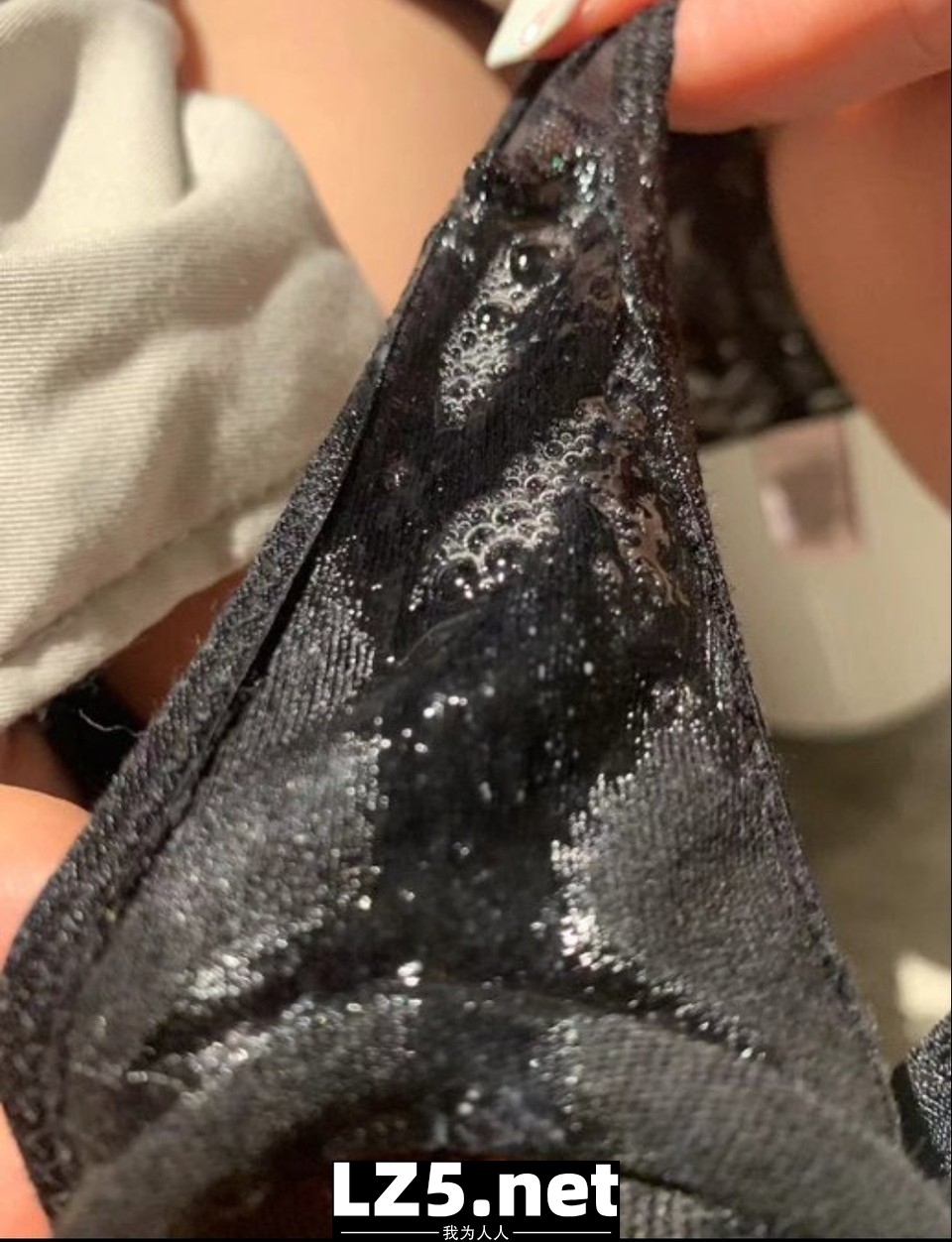 發情的女人濕透的嫩鮑  (15P)