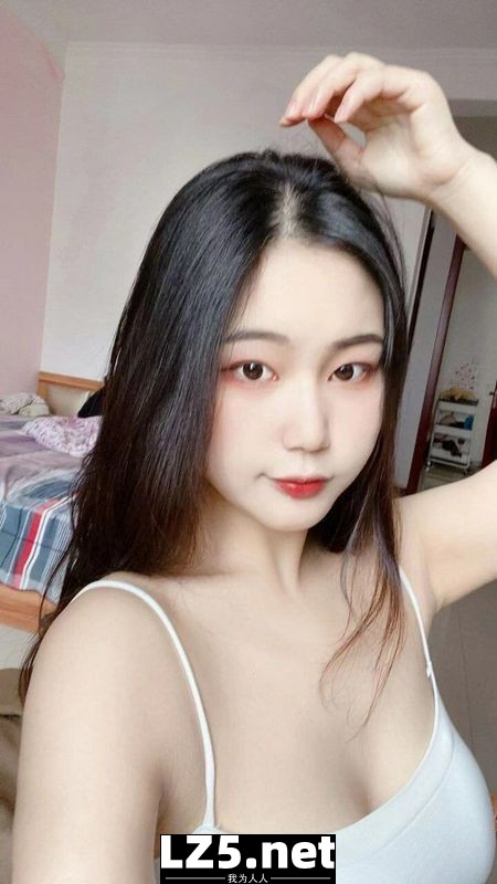 嫩妹愛自拍  (19P)