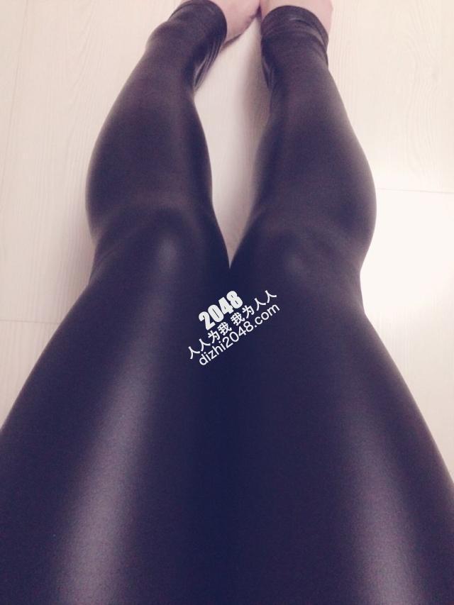 【29P】自拍饥渴的少妇母狗系列：骚母狗的丝袜展