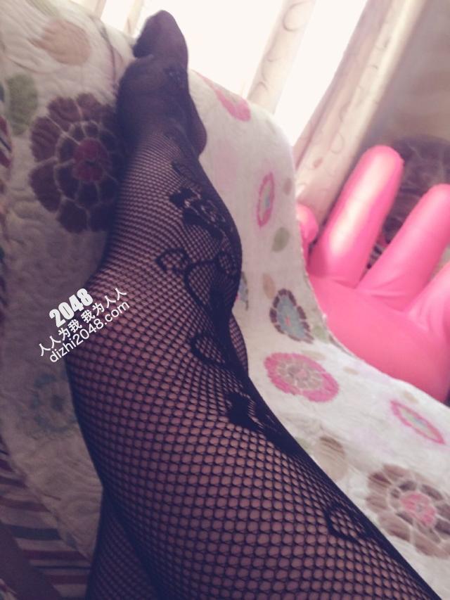 【29P】自拍饥渴的少妇母狗系列：骚母狗的丝袜展