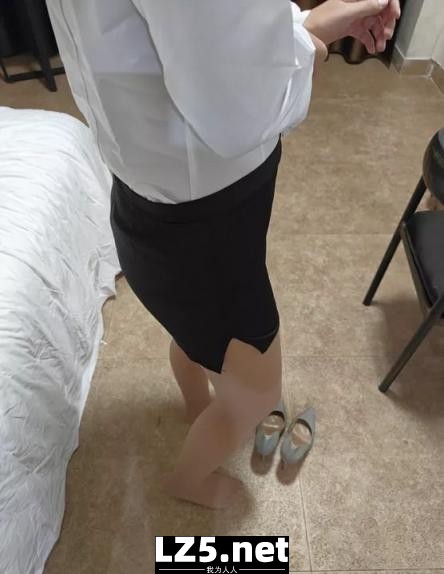 丰臀少妇放纵的一天[24P]