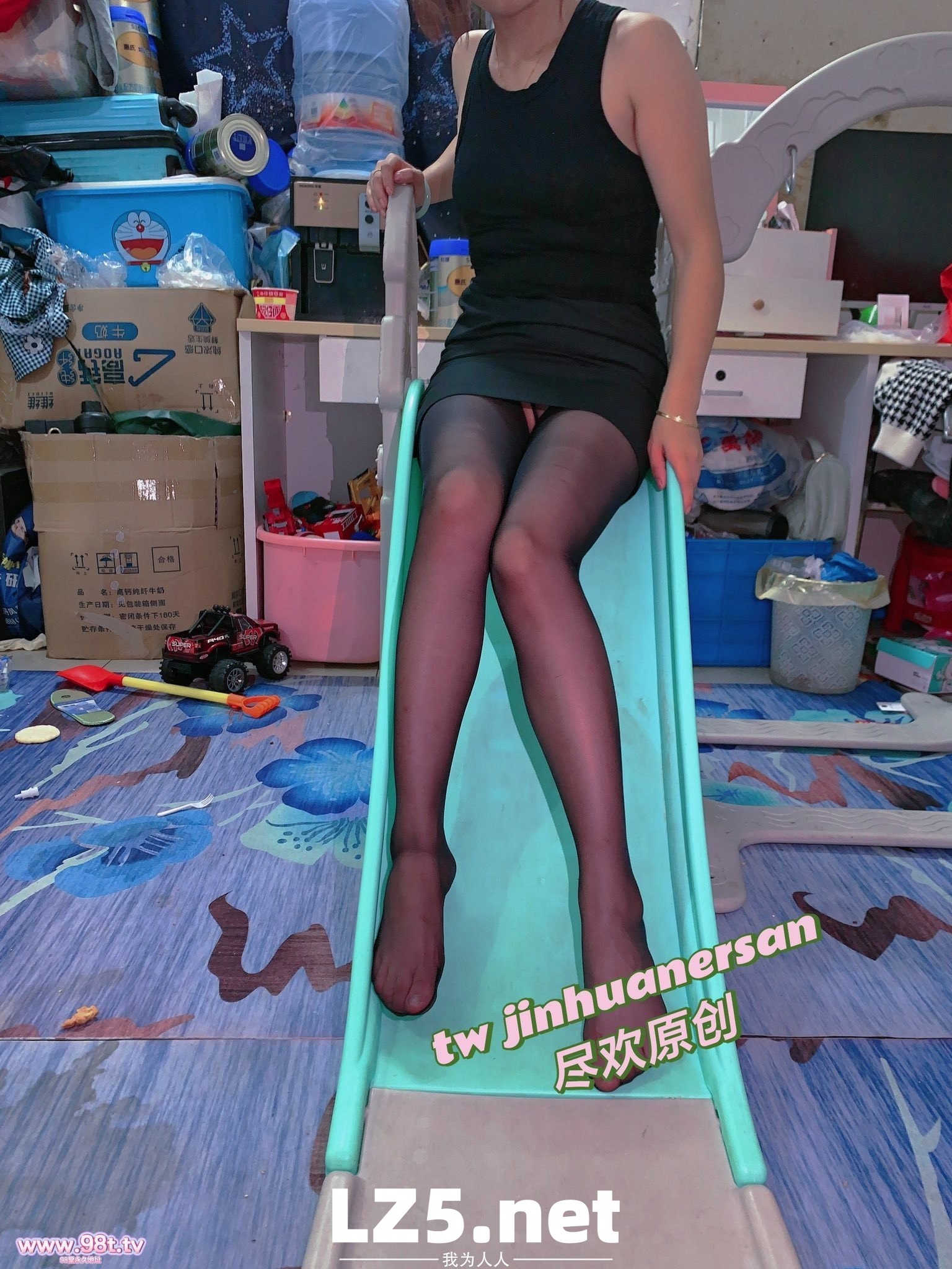优雅气质性感人妻【尽欢】昨天去约单没吃饱小穴里夹在单男的精华回家找老公[179P]