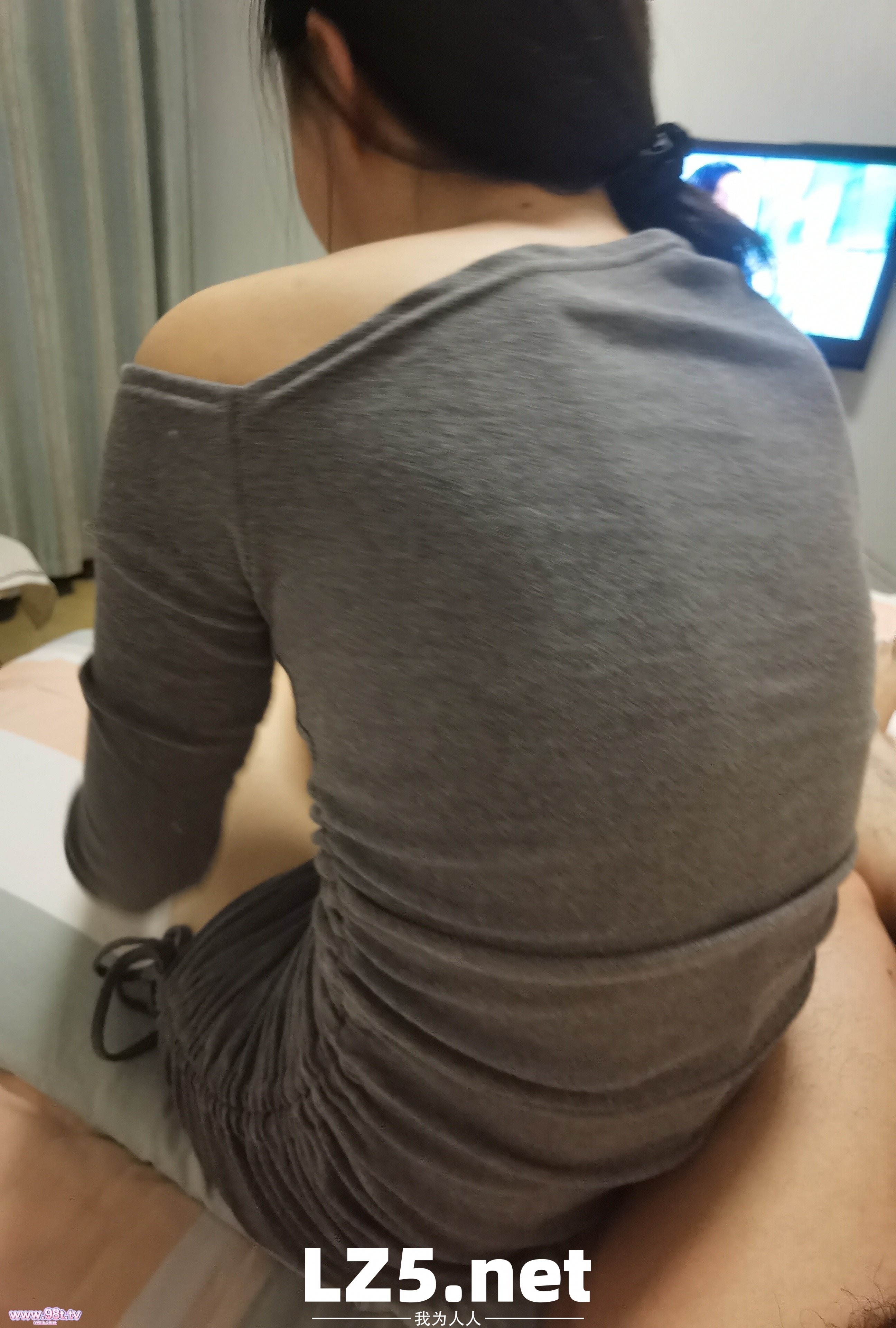 这些年嫖的很不错的两个黑丝少妇给大家看一下 美腿无敌 奶子舒服【62P】