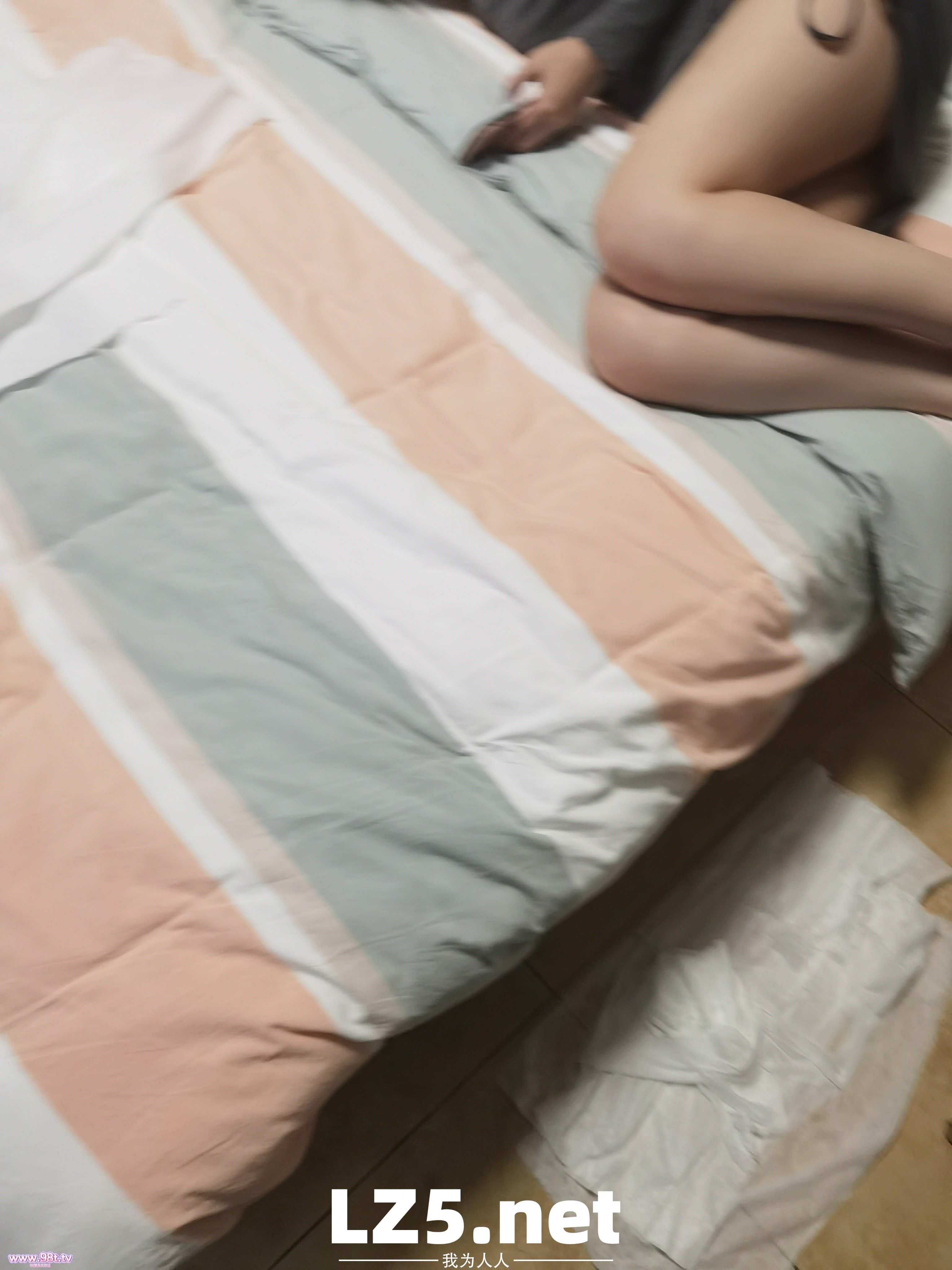 这些年嫖的很不错的两个黑丝少妇给大家看一下 美腿无敌 奶子舒服【62P】