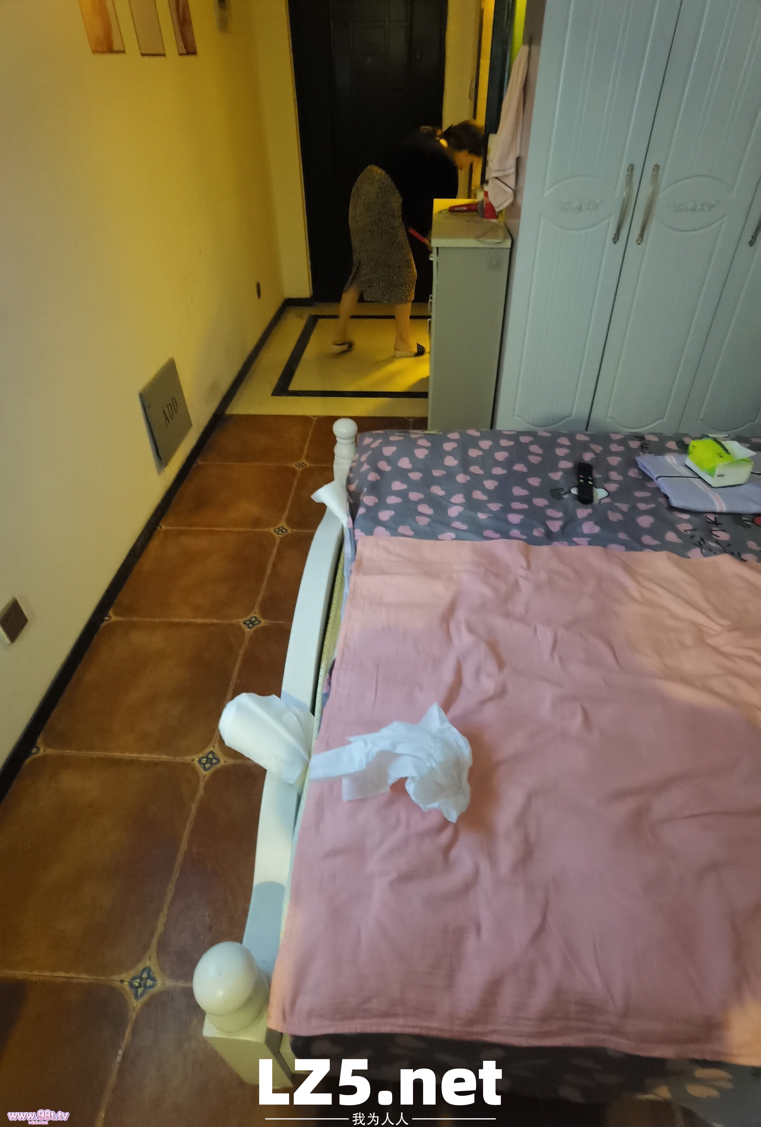这些年嫖的很不错的两个黑丝少妇给大家看一下 美腿无敌 奶子舒服【62P】