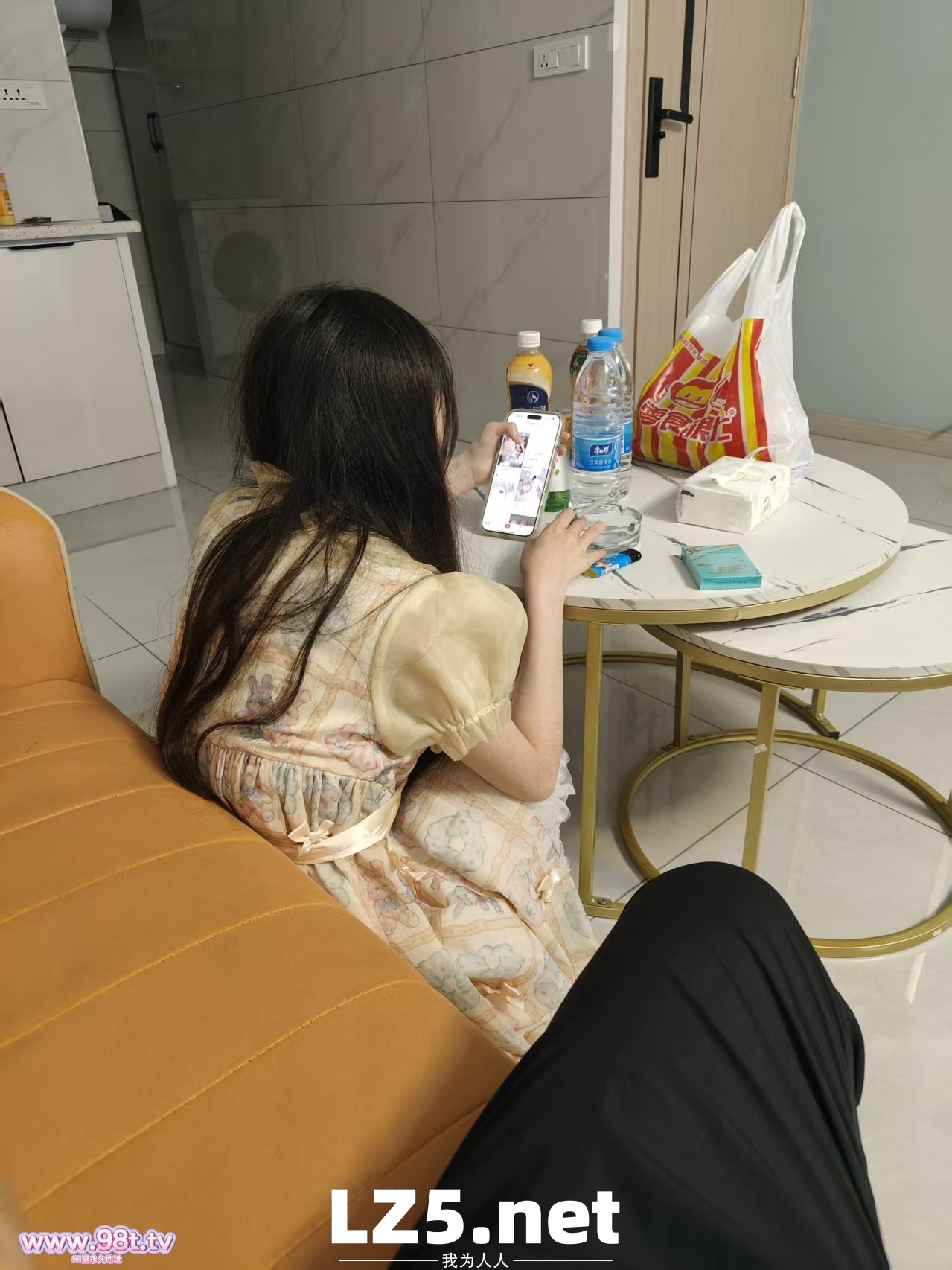 王者荣耀国标小萝莉，抖音直播网红女神却线下反差可爱【46P+手势验证】