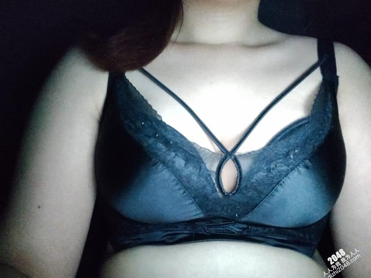 黑丝大奶内衣黑白丝袜轮番换着穿揉搓褐色巨乳奶头  [29P]