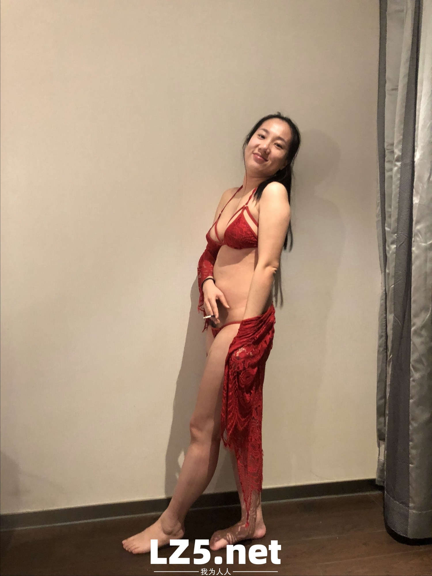 美豔人妻劉珊,云盤海量私拍流出,十年淫片見證嬌娃騷化曆程  (438P)