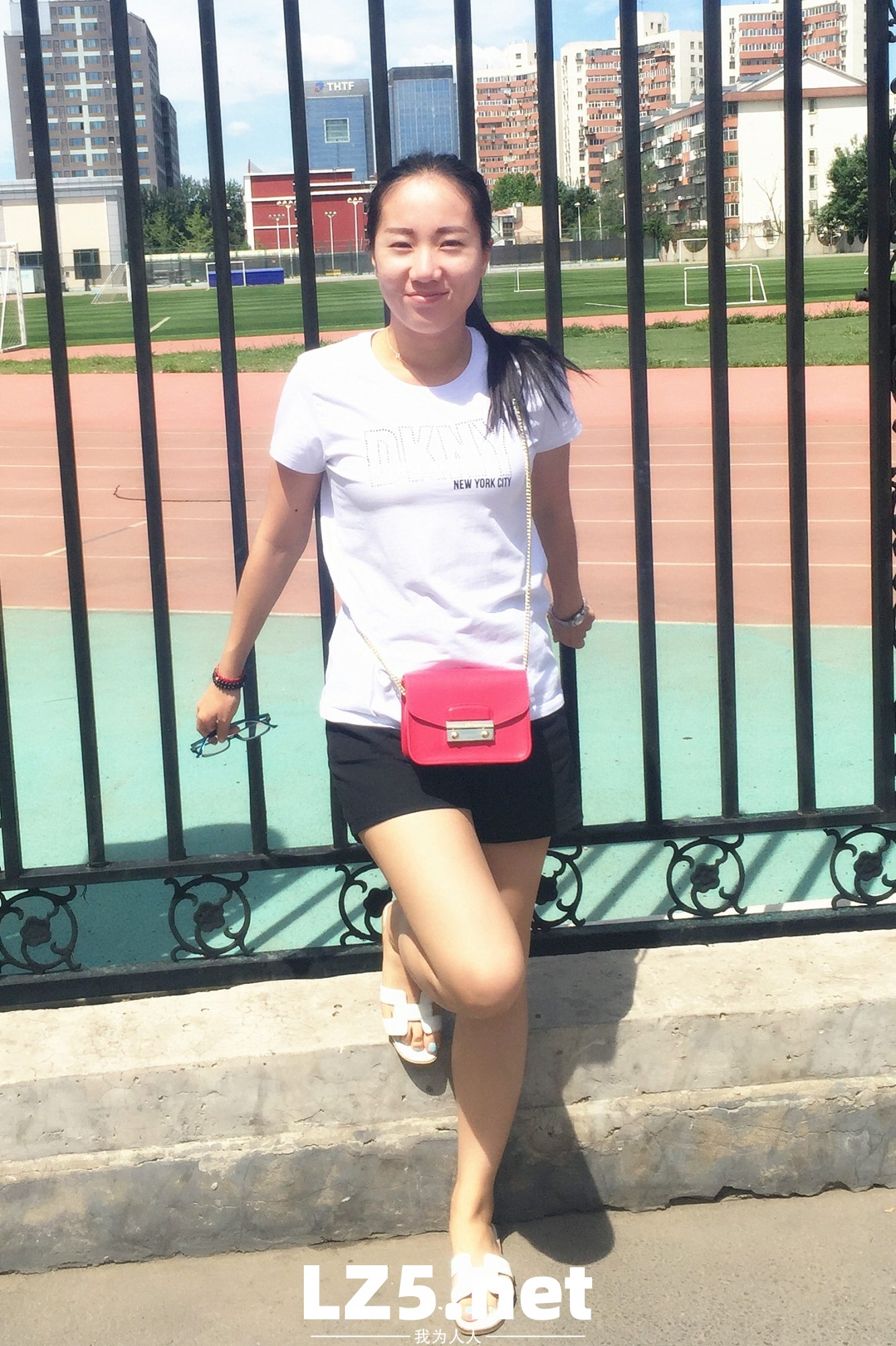 美豔人妻劉珊,云盤海量私拍流出,十年淫片見證嬌娃騷化曆程  (438P)