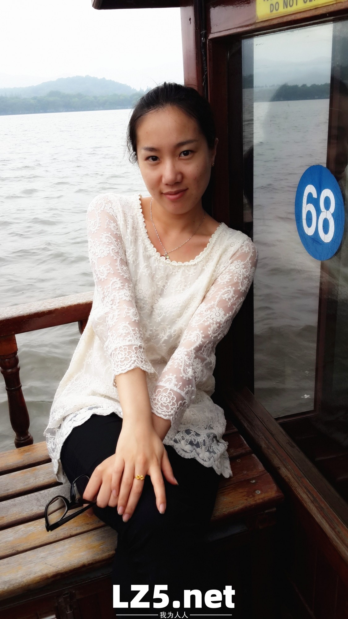 美豔人妻劉珊,云盤海量私拍流出,十年淫片見證嬌娃騷化曆程  (438P)
