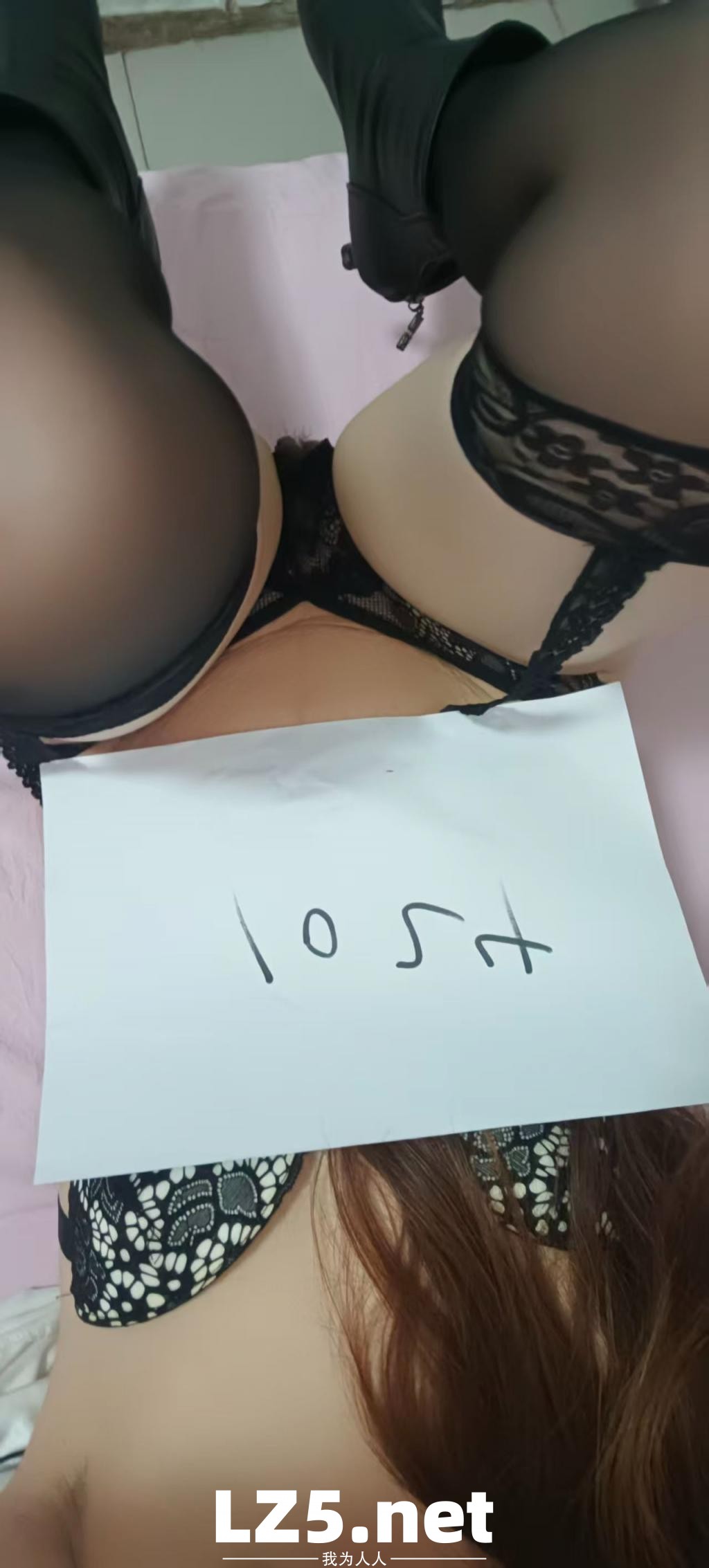 [原创]骚妻的丝袜自拍，骚妻可以接受投喂情趣内衣或者玩具手写认证[32P]