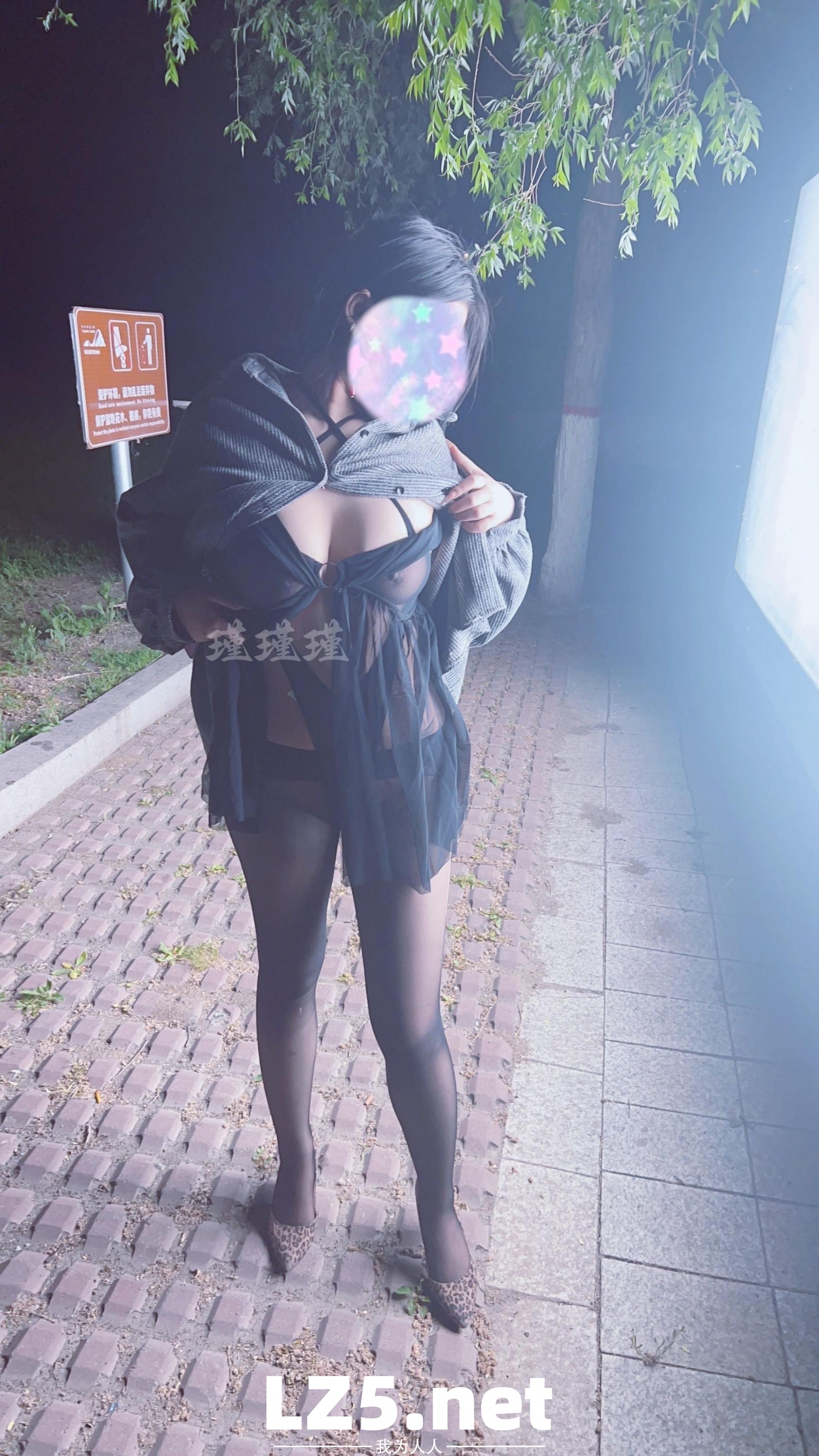[原创]近期携手巨乳娇妻“全裸”大尺度露出（合集） 公路 公交站 房车营地 天桥 附带下次巨乳单女照片  [94P]