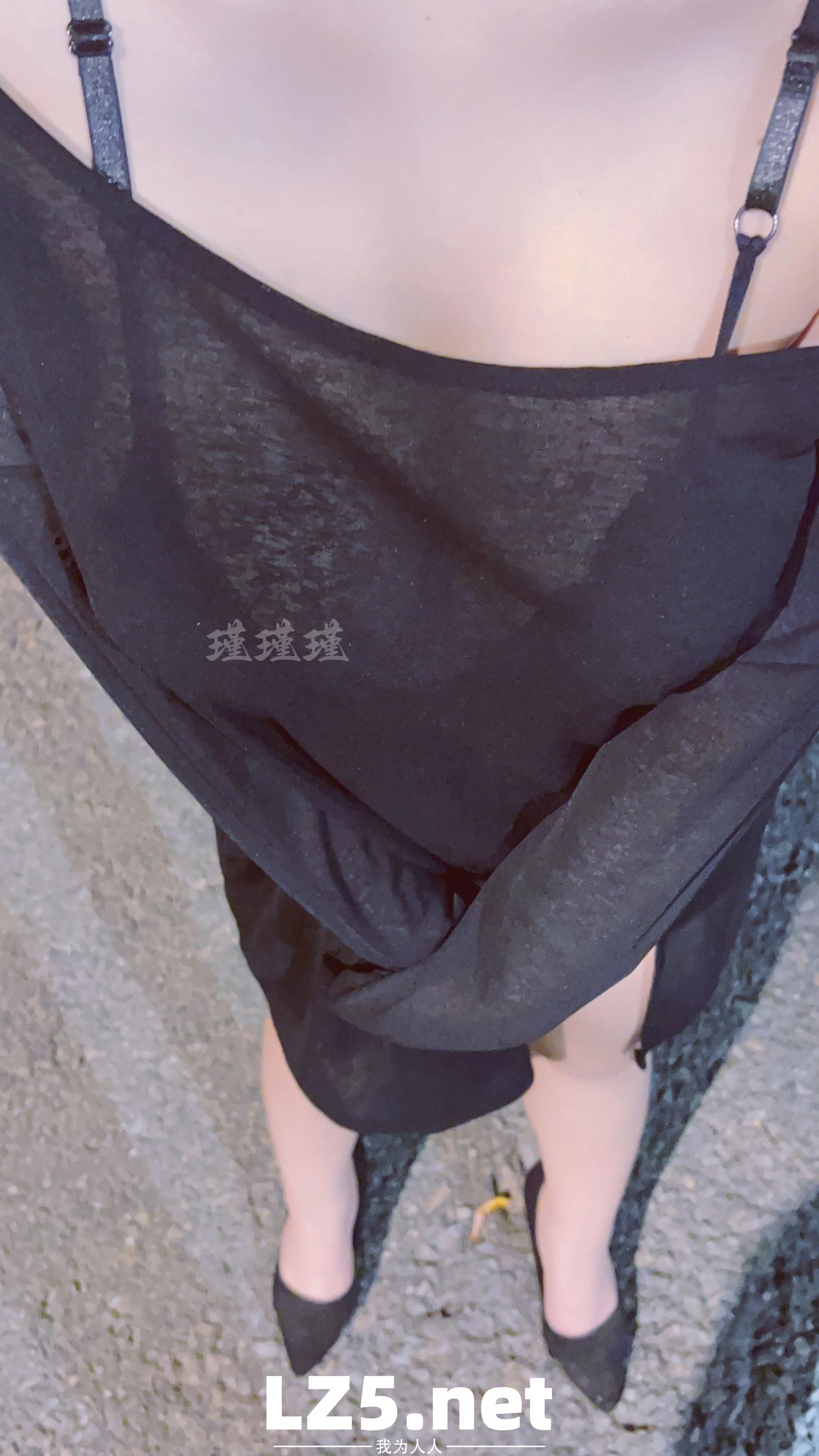 [原创]近期携手巨乳娇妻“全裸”大尺度露出（合集） 公路 公交站 房车营地 天桥 附带下次巨乳单女照片  [94P]