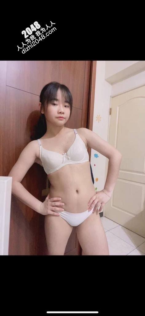 贫乳反差萌妹[21P]