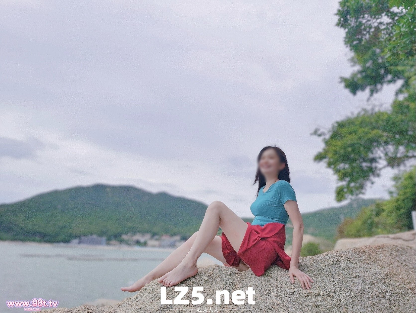 《小粉笔日记》红裙子郊野公园露出，舔狗视角跟随动图观笔【12P+6GIF】