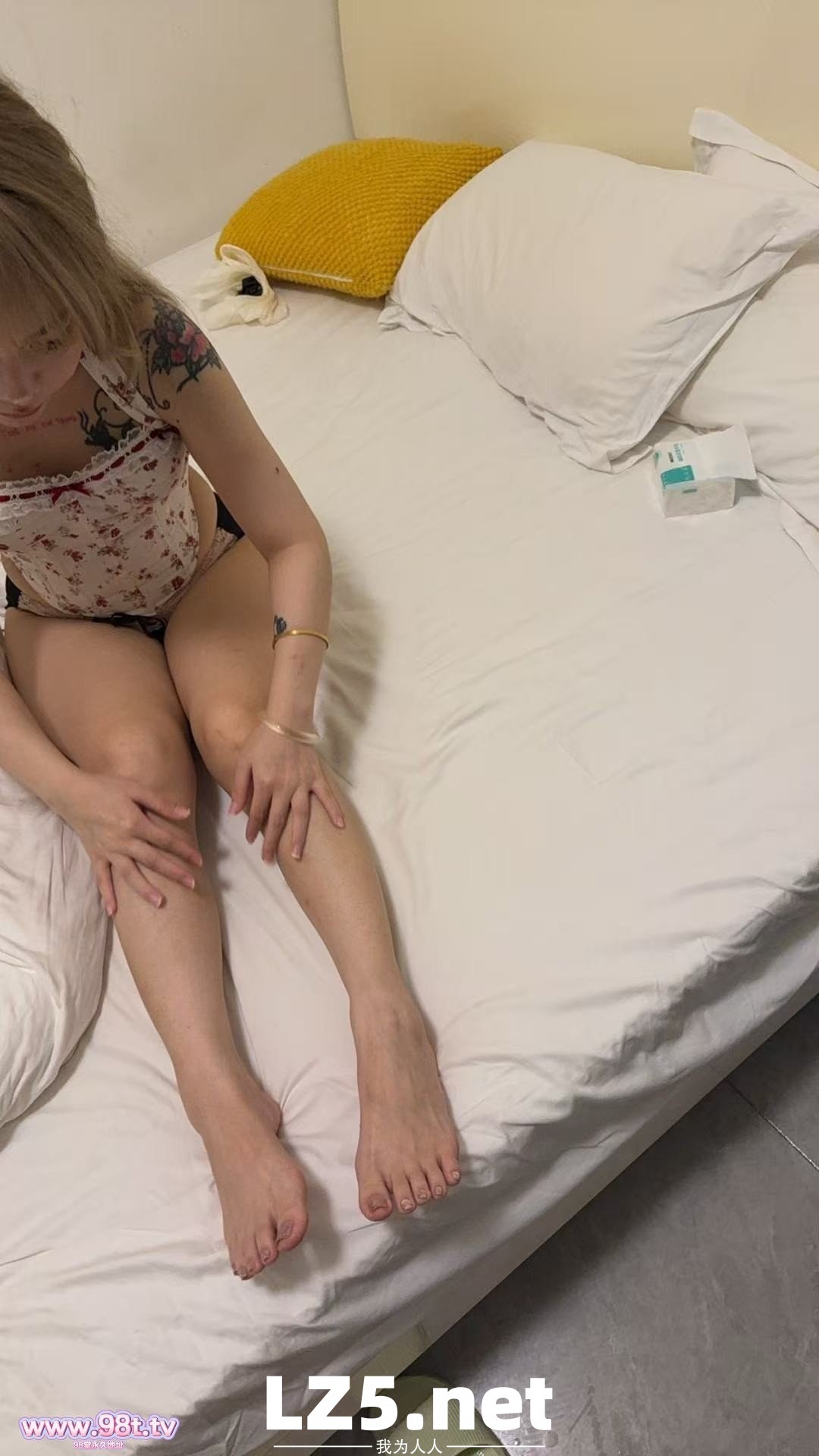 精致陪玩电竞女kitty小猫咪------1+2+各种日常情趣制服，聊天记录剧情【46P+手势验证】