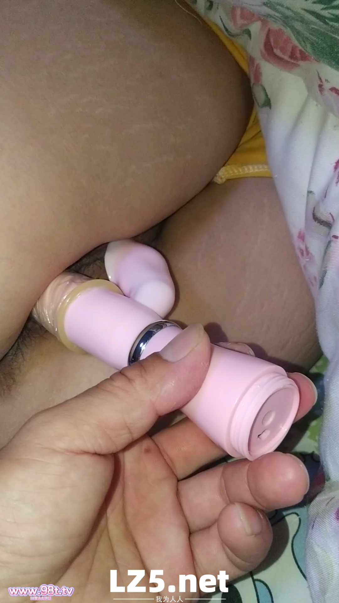 用自慰器慢慢插入娇妻的骚穴(二)【34P+11gif+手势验证】