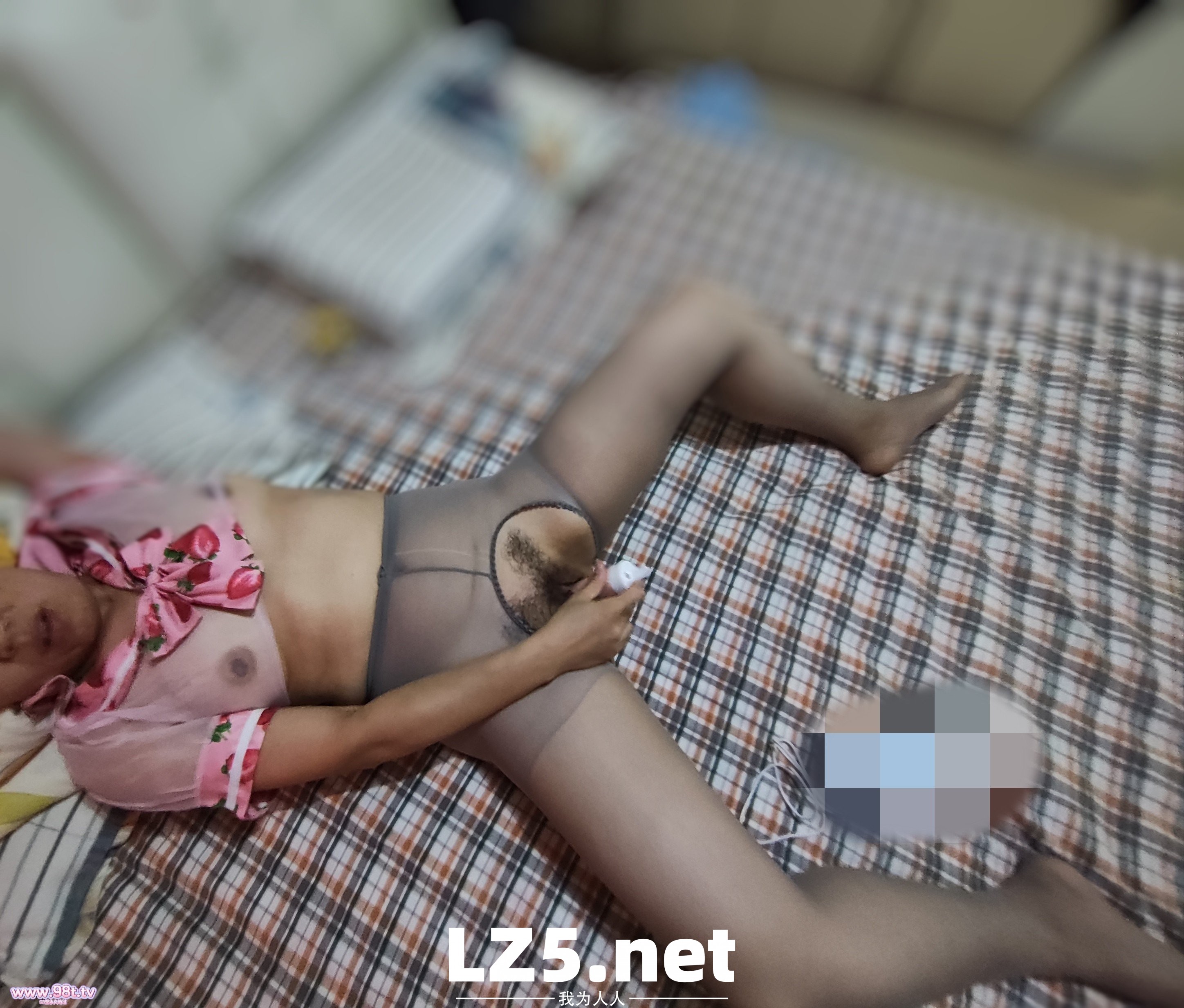 十一大战第一场，骚妻甘拜下风【34p+手势验证】
