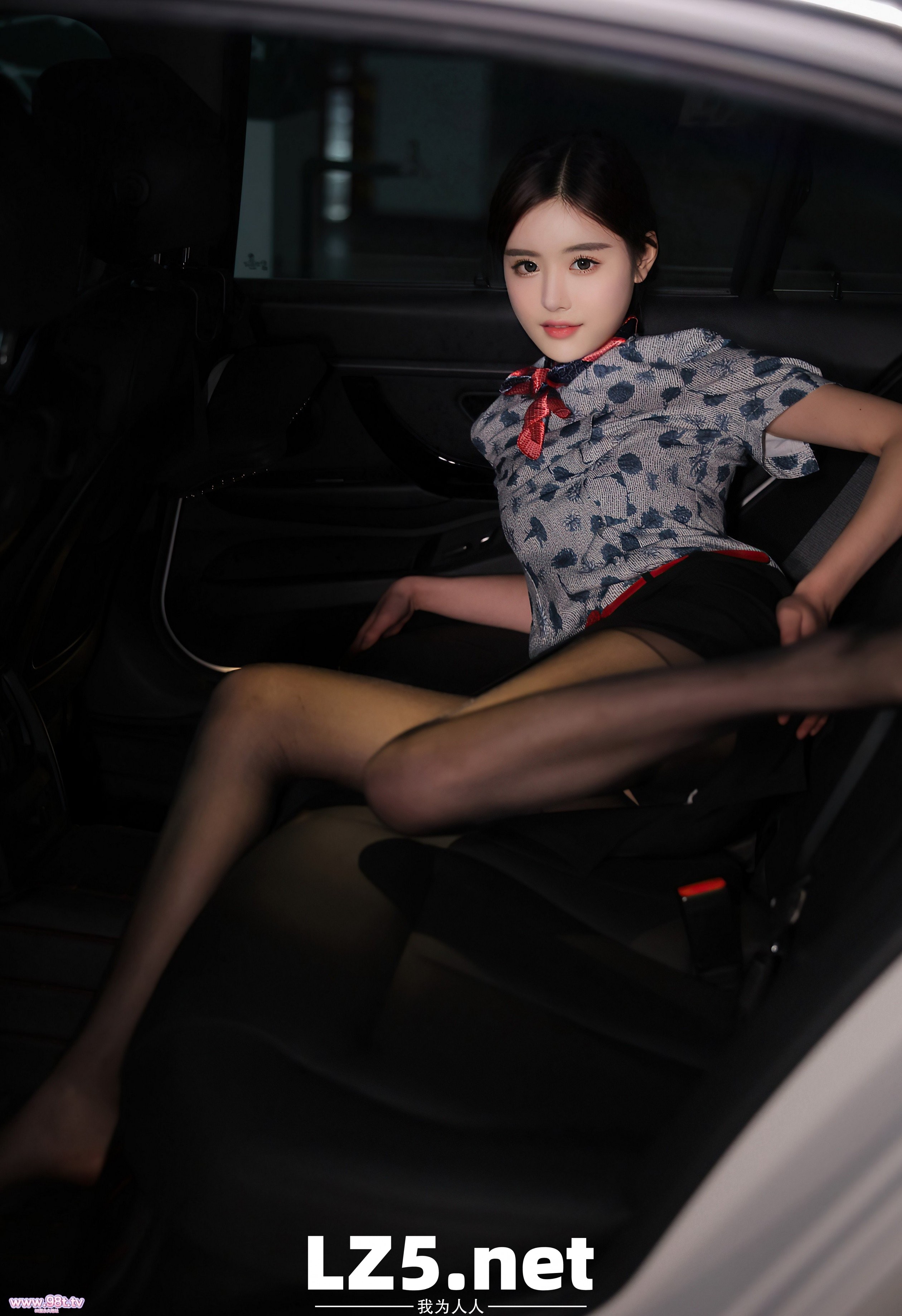 晚苏女神性感制服蕾丝内衣性感动人[81P]